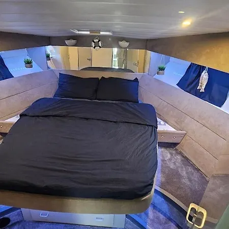Nuits Insolites Sur Un Bateau 12m En Pleine Nature Bully (Loire)