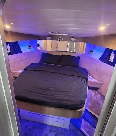 Nuits Insolites Sur Un Bateau 12m En Pleine Nature * Bully (Loire)