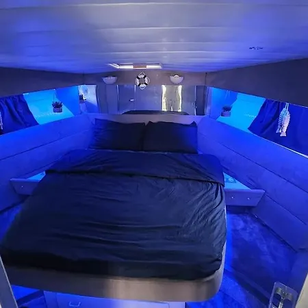 Nuits Insolites Sur Un Bateau 12m En Pleine Nature Bateau-hôtel