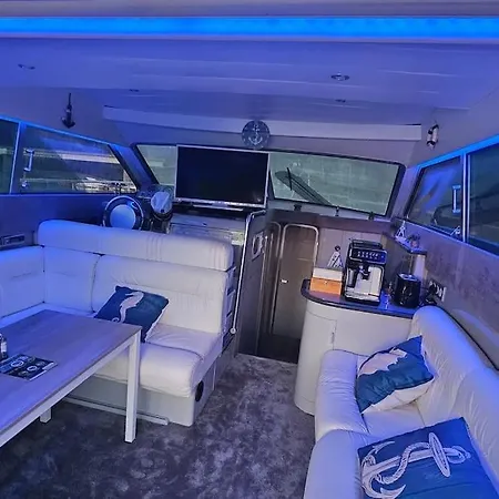 Nuits Insolites Sur Un Bateau 12m En Pleine Nature * Bully (Loire)