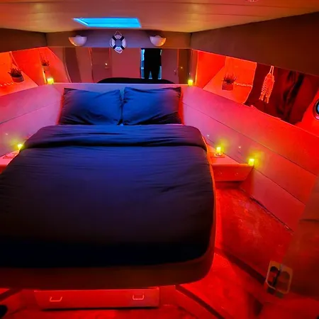 Botel Nuits Insolites Sur Un Bateau 12m En Pleine Nature