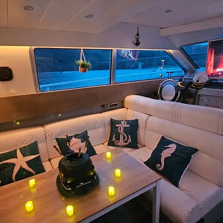 Nuits Insolites Sur Un Bateau 12m En Pleine Nature Botel